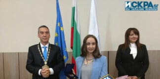 Кметът Димитър Николов, олимпийската шампионка Стефани Кирякова и областният управител Мария Нейкова