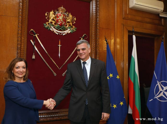 Н.пр. Джузепина Дзара и министър Стефан Янев