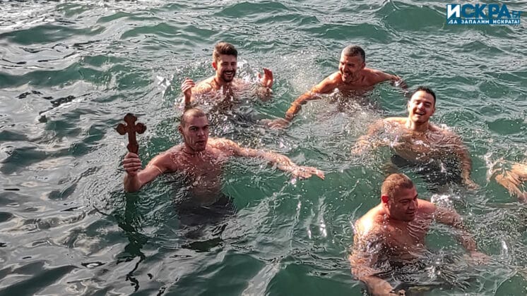 Спасяване на кръста в Бургас