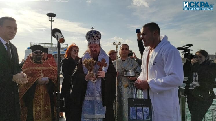 Спасяване на кръста в Бургас