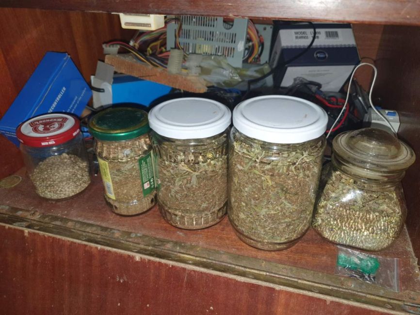 Двама бургазлии на възраст 48 и 26 години са задържани