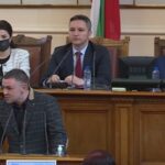 Ицо Хазарта (най-отпред)