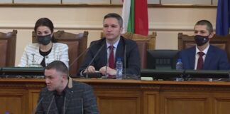 Ицо Хазарта (най-отпред)