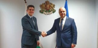 Изпълнителният директор на СОФ Кънект Хесус Кабайеро и министърът на туризма Христо Проданов