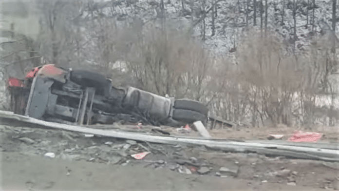 Обърнат камион