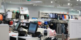 Магазин за дрехи, каса