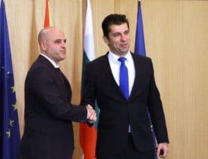 Министър-председателят на Северна Македония Димитър Ковачевски и премиерът на България Кирил Петков