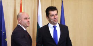 Министър-председателят на Северна Македония Димитър Ковачевски и премиерът на България Кирил Петков
