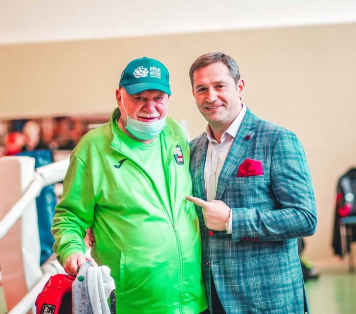 Ангел Ангелов в дясно