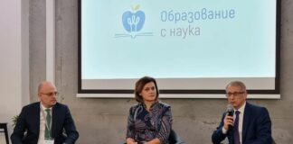 Николай Денков (вдясно)