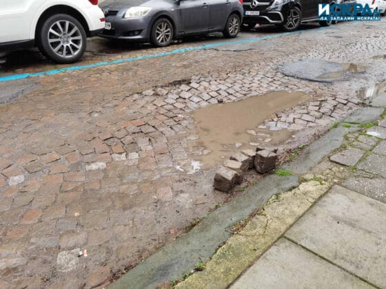 Огромна дупка