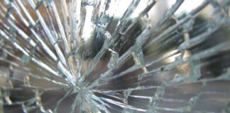 Счупен прозорец