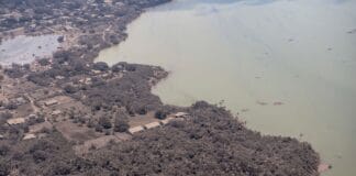 Щети след изригването на вулкан в Тонга