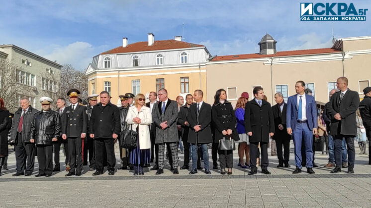 Освещаване на бойните знамена и водосвет. Снимка: Искра.бг
