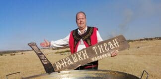 Ангел Ангелов и Юнашкия тиган. Снимка: Личен архив