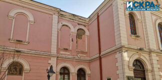 Рушаща се фасада. Снимка: Искра.бг