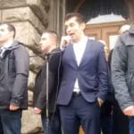 Кирил Петков при протестиращите