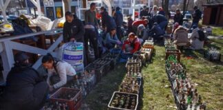 Украинци правят коктейли "Молотов"