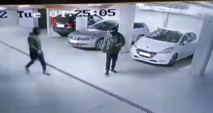 Крадци от паркинг в София