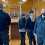 Обвинените за каналджийство майка и син