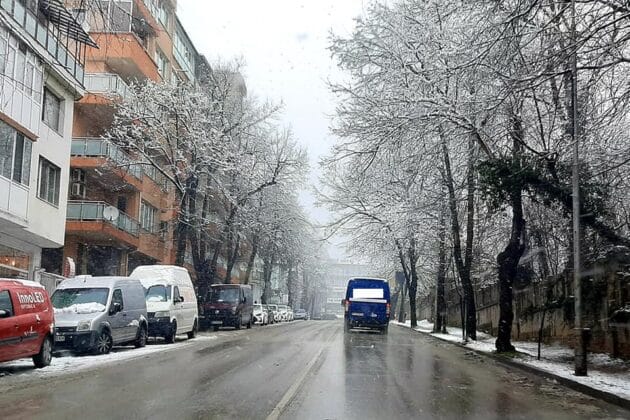 Почистване на пътищата във Велико Търново