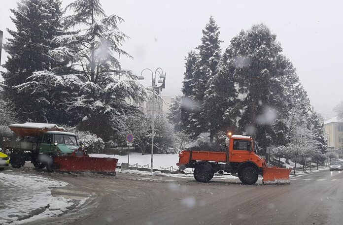 Почистване на пътищата във Велико Търново