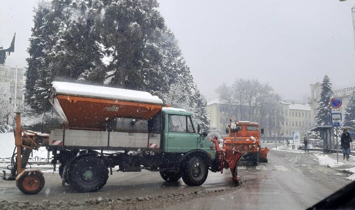 Почистване на пътищата във Велико Търново