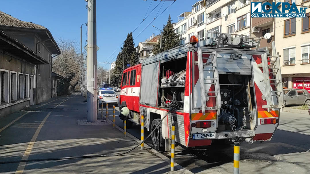Възрастен мъж е пострадал при пожар във Велико Търново съобщиха
