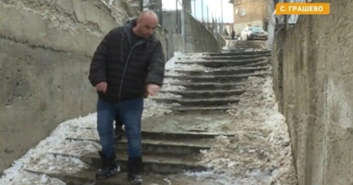 Заледено стълбище в Грашево