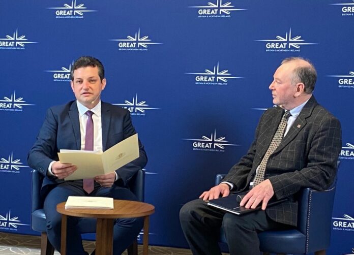 Стефан Аспарухов (вляво) и Тим Буйсере (вдясно)