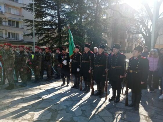 Военнослужещи