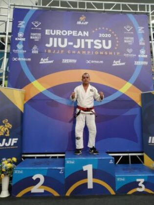 Жулио Сезар на първото място