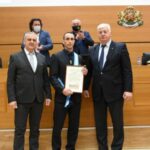 (на преден план, от ляво надясно) Александър Държиков, Валери Димитров, Здравко Димитров