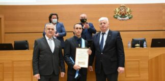 (на преден план, от ляво надясно) Александър Държиков, Валери Димитров, Здравко Димитров