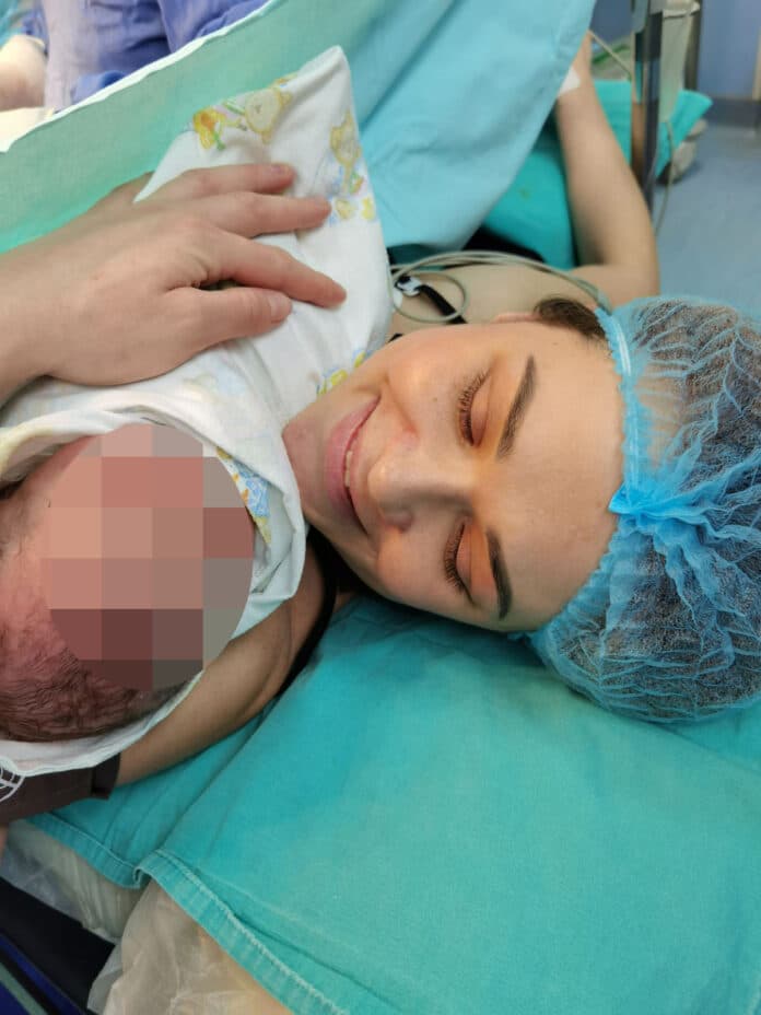 Алина и нейното бебе