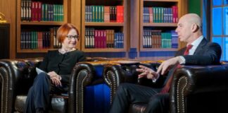 Антон Силуанов (вдясно)