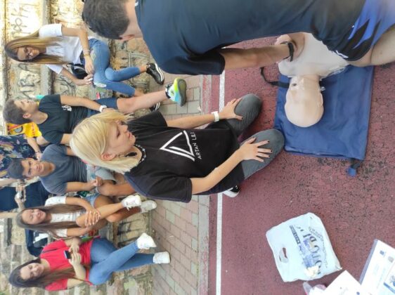 Доброволци