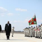 (от ляво надясно) Драгомир Заков и Лойд Дж. Остин