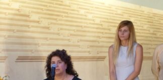 Елена Кантарева-Дечева (в черно)