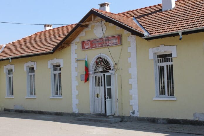 Основно училище "Капитан Петър Пармаков" в Градец