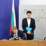 Кирил Петков