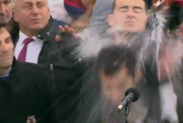 Кирил Петков беше улучен от снежна топка