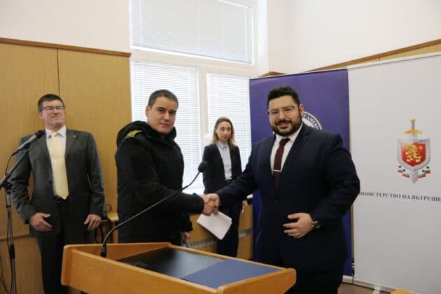 Служители МВР