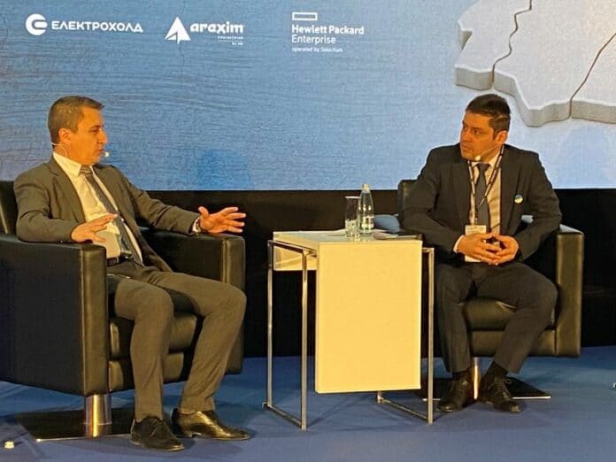 Александър Николов вляво