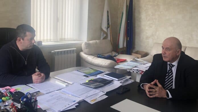 Областният управител Иван Иванов и кметът на Годеч Радослав Асенов