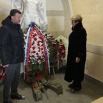 Полагане на венци и цветя на Шипка