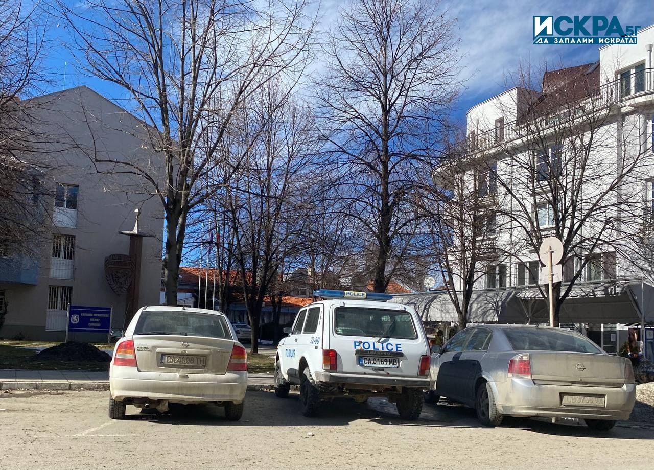 Бургазлии са задържани с багер обявен за общодържавно издирване Това