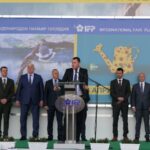 Стефан Бурджев (на микрофона)