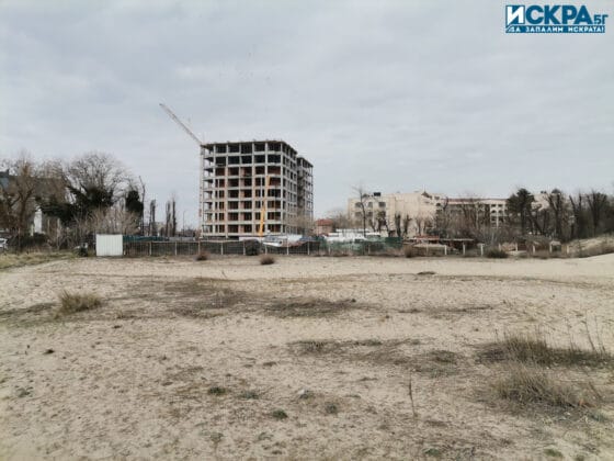 Теренът в Морската градина