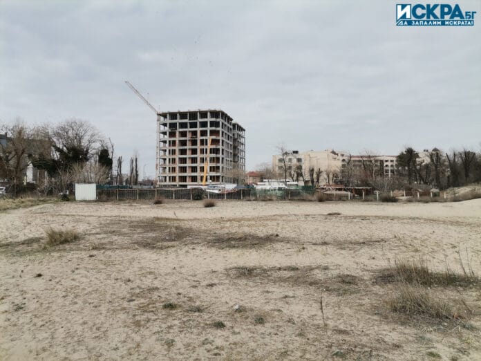 Теренът в Морската градина